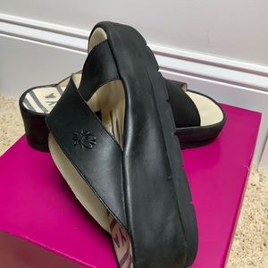 London Fly Women’s sandals size 7